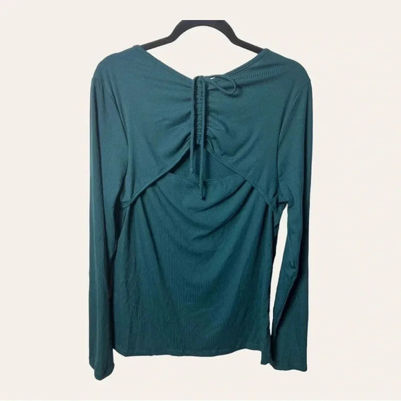 1286. WHITE BIRCH LONG SLEEVE TOP KEYHOLE AND TIE IN BACK SIZE XLARGE - Picture 6 of 9